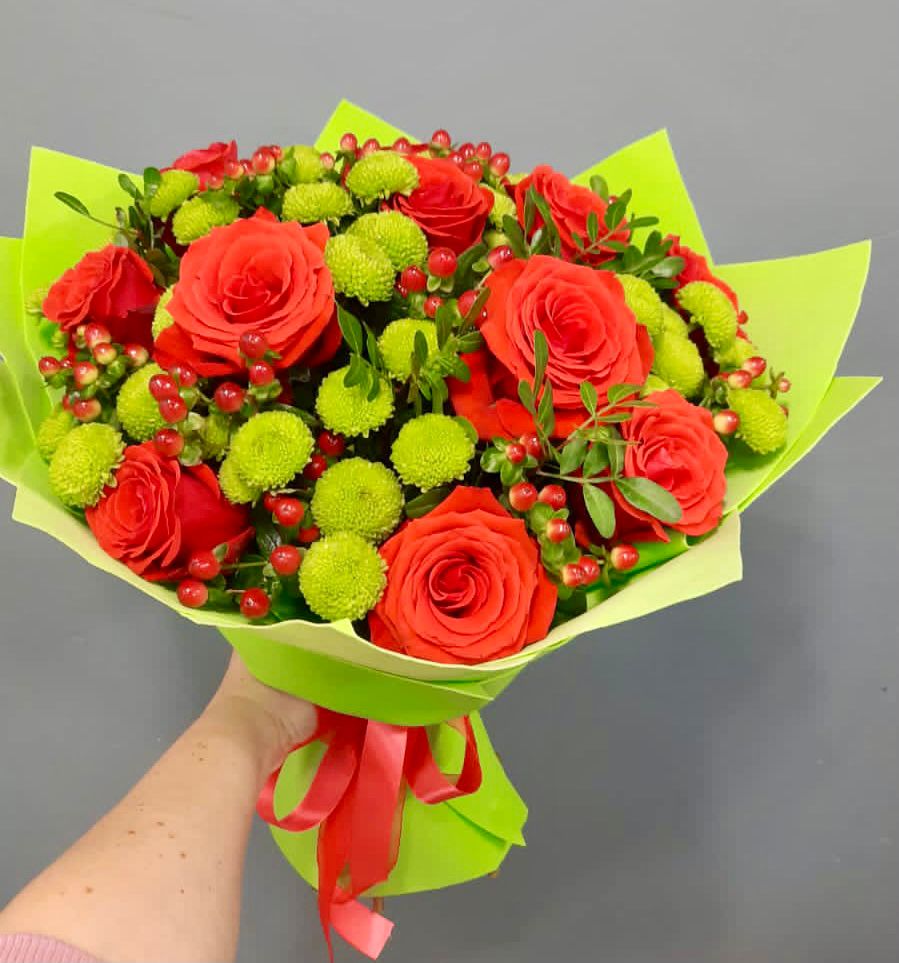 Букет цветов из: Хризантемы и Розы в Успенском