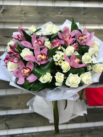 Букет цветов из: Розы и Хризантемы в Успенском