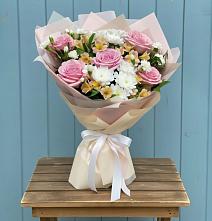 Букет цветов из:  Гвоздики, Орхидеи и Розы #REPLACE_PRED# Успенском