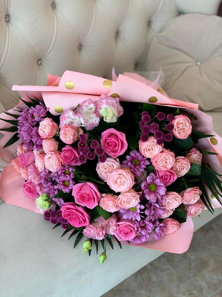 Букет цветов из: Хризантемы, Розы и Лизиантусы в Успенском