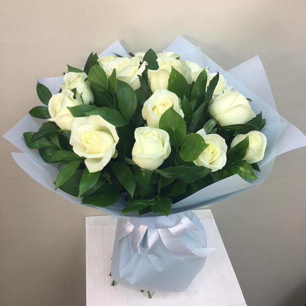 Букет 15 Белых роз Проуд в Успенском