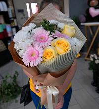 Букет цветов из:  Герберы, Розы и Хризантемы в Успенском