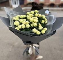 Букет Белые кустовые розы Солинеро в Успенском