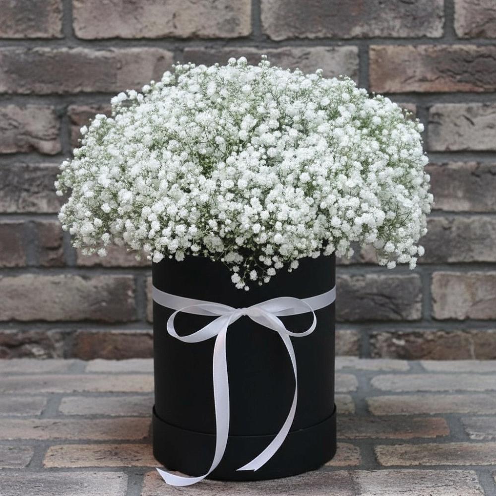 Цветочная композиция из Гипсофила в шляпной коробке в Успенском