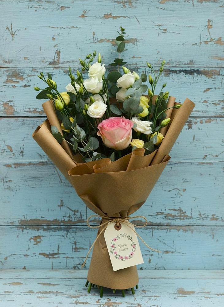 Букет цветов из: Розы и Лизиантусы в Успенском