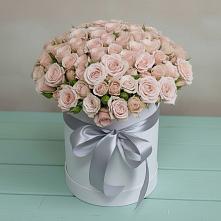 Цветочная композиция из Розы в шляпной коробке в Успенском