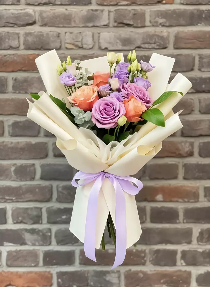 Букет цветов из: Лизиантусы и Розы в Успенском