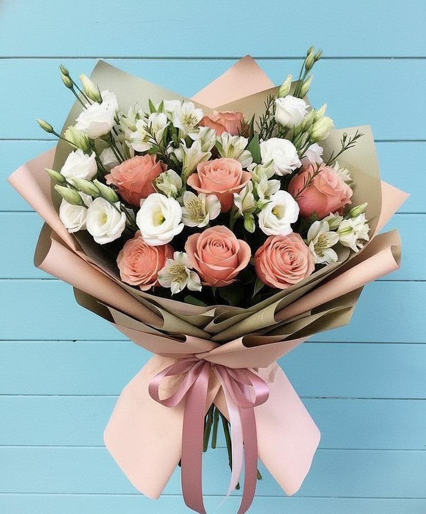 Букет цветов из: Розы, Альстромерии и Лизиантусы в Успенском