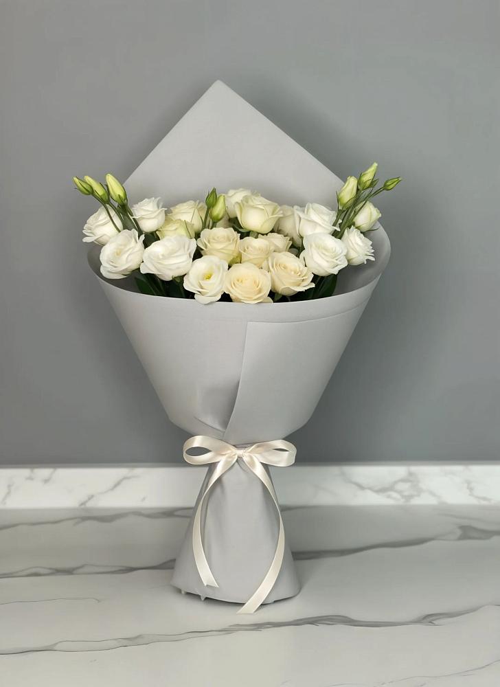 Букет цветов из: Розы и Лизиантусы в Успенском