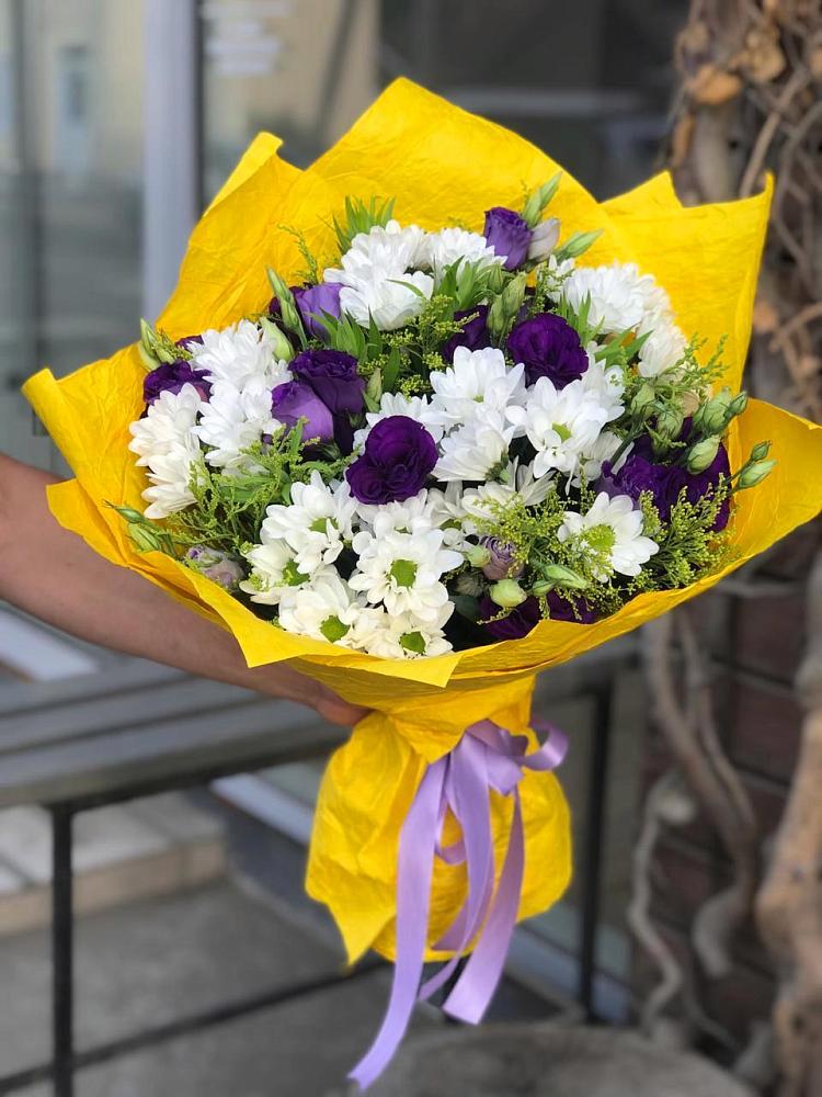 Букет цветов из: Ирисы, Хризантемы и Ромашки в Успенском