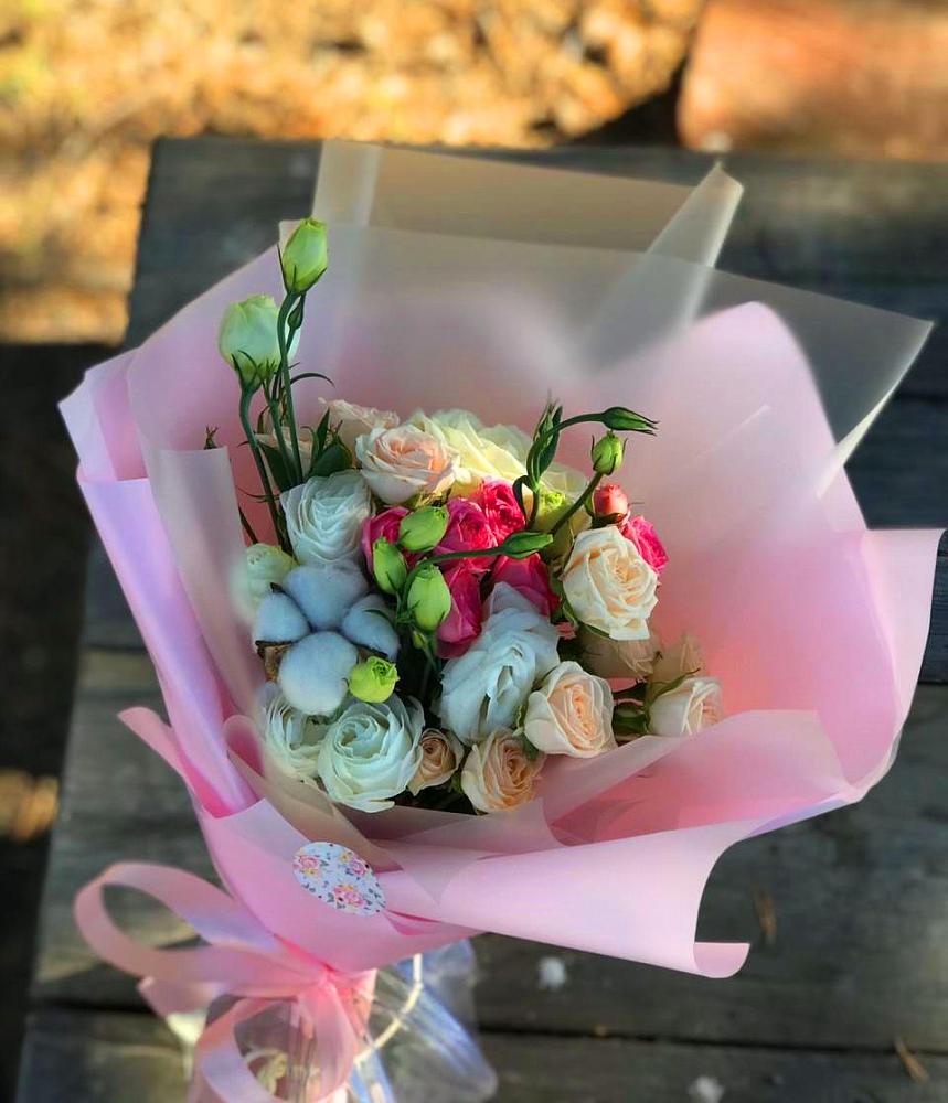 Букет цветов из: Розы и Лизиантусы в Успенском