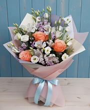 Букет цветов из:  Лизиантусы, Розы, Альстромерии и Гипсофила в Успенском