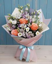 Букет цветов из:  Лизиантусы, Розы, Альстромерии и Гипсофила в Успенском