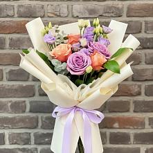 Букет цветов из:  Лизиантусы и Розы в Успенском