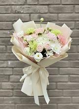 Букет цветов из:  Гвоздики, Розы, Лизиантусы и Хризантемы в Успенском