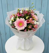 Букет цветов из:  Герберы, Альстромерии и Лизиантусы в Успенском