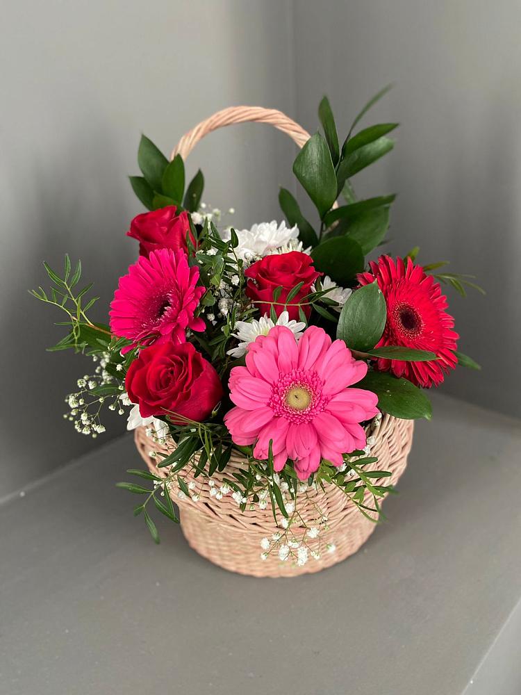 Цветочная композиция из Розы, Хризантемы и Герберы в корзине в Успенском