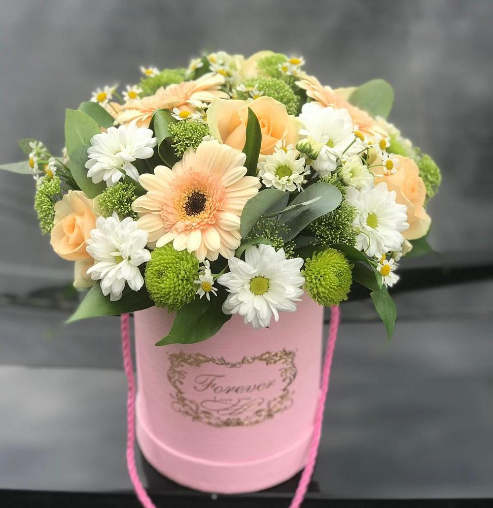 Цветочная композиция из Розы, Герберы и Хризантемы в шляпной коробке в Успенском