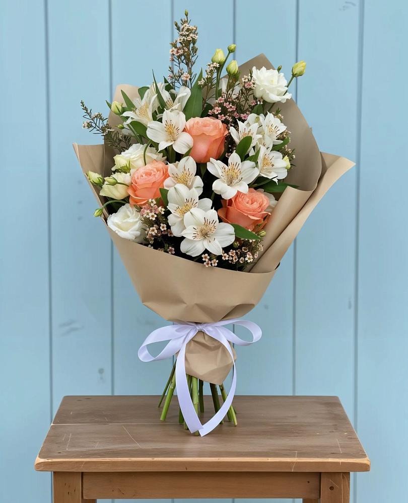 Букет цветов из: Альстромерии, Лизиантусы, Розы и Хризантемы в Успенском