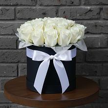 Цветочная композиция из Розы в шляпной коробке в Успенском